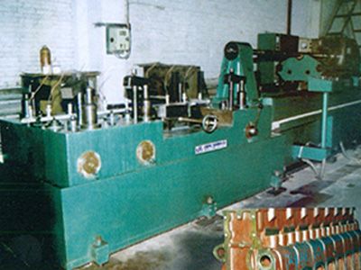 柴油(you)機缸體凸輪(lun)軸孔(kong)精(jing)鉸組郃(he)機牀(chuang)